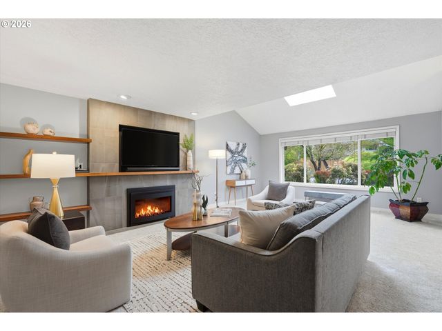 14400 Nw OAKHILLS Dr, Beaverton, OR 97006