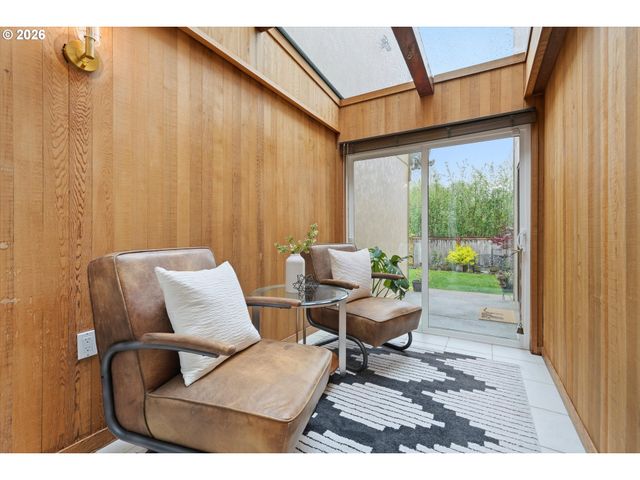 14400 Nw OAKHILLS Dr, Beaverton, OR 97006