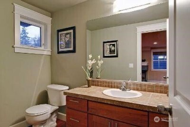 1410 N 55th Street, Seattle, WA 98103
