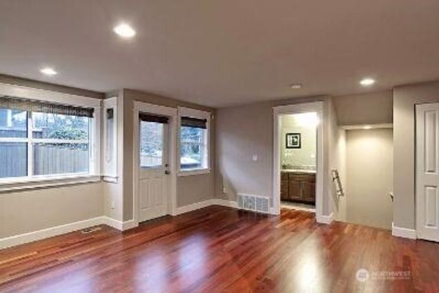 1410 N 55th Street, Seattle, WA 98103