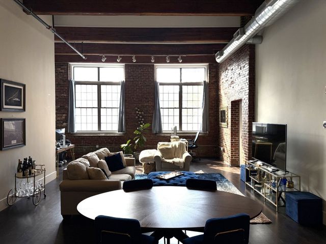 154 W 2nd St 206, Boston, MA 02127