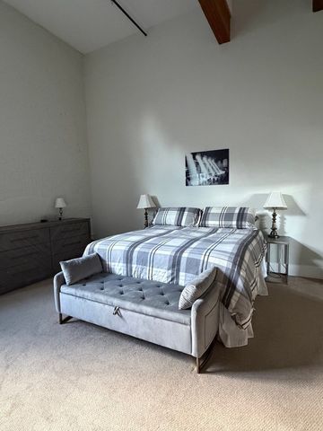 154 W 2nd St 206, Boston, MA 02127