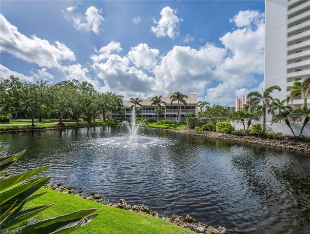 6371 Pelican Bay BLVD N7, Naples, FL 34108