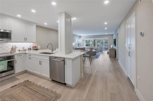 6371 Pelican Bay BLVD N7, Naples, FL 34108