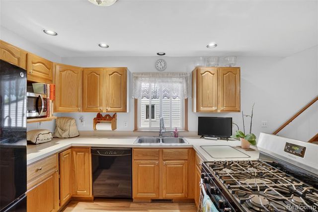7166 Alpine Drive, Linden, MI 48451