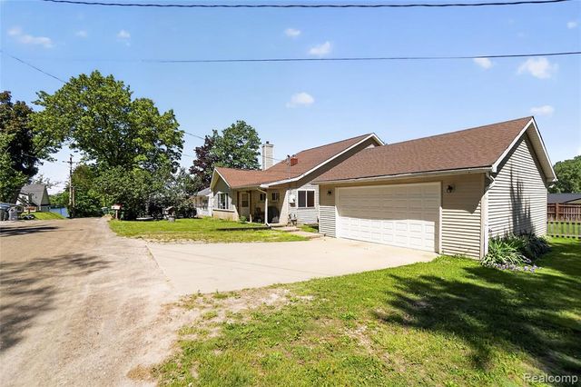 7166 Alpine Drive, Linden, MI 48451