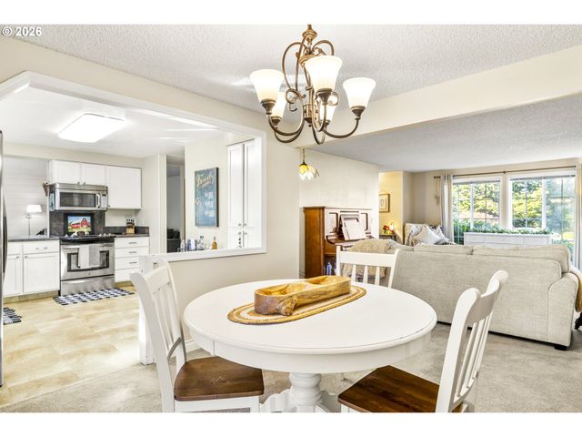 165 Sw 9TH Ave, Canby, OR 97013