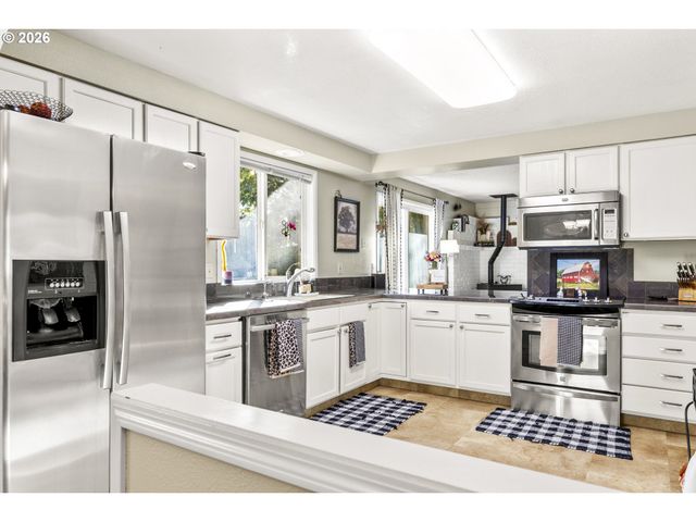 165 Sw 9TH Ave, Canby, OR 97013