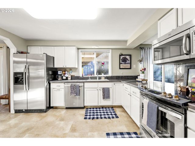 165 Sw 9TH Ave, Canby, OR 97013