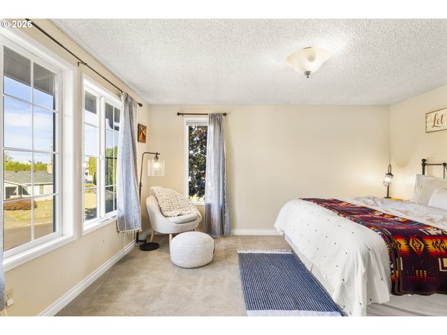 165 Sw 9TH Ave, Canby, OR 97013