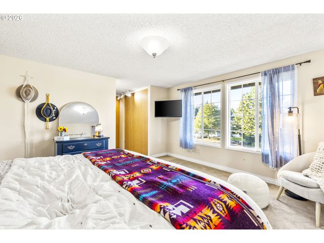 165 Sw 9TH Ave, Canby, OR 97013
