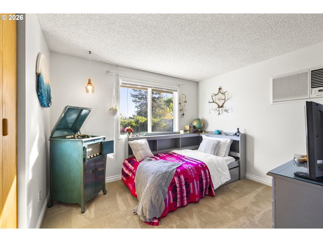 165 Sw 9TH Ave, Canby, OR 97013