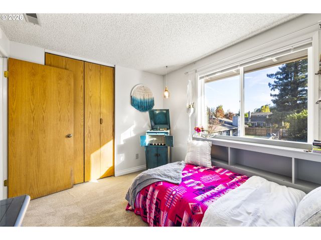 165 Sw 9TH Ave, Canby, OR 97013