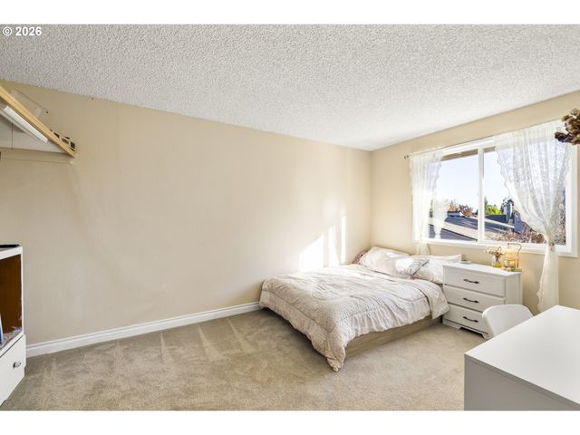 165 Sw 9TH Ave, Canby, OR 97013