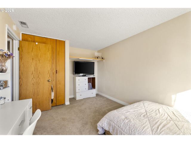 165 Sw 9TH Ave, Canby, OR 97013