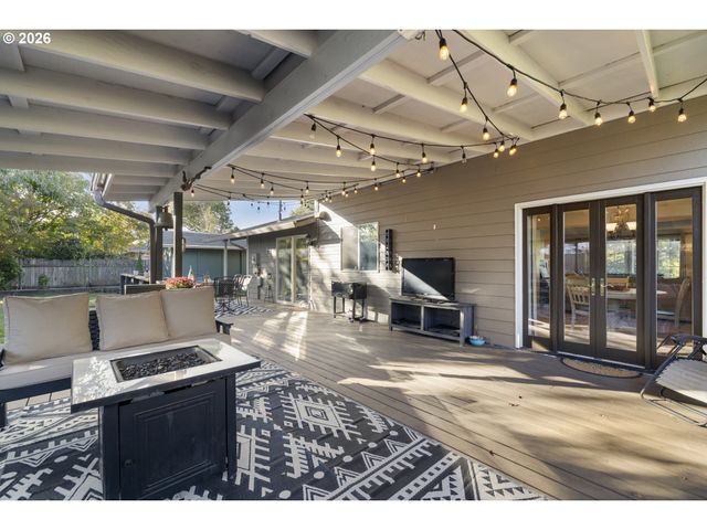 165 Sw 9TH Ave, Canby, OR 97013