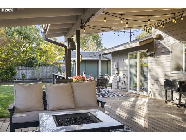 165 Sw 9TH Ave, Canby, OR 97013