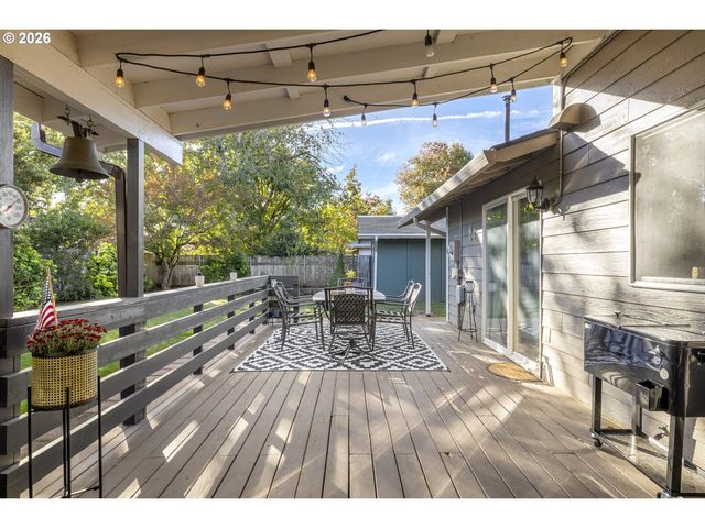 165 Sw 9TH Ave, Canby, OR 97013
