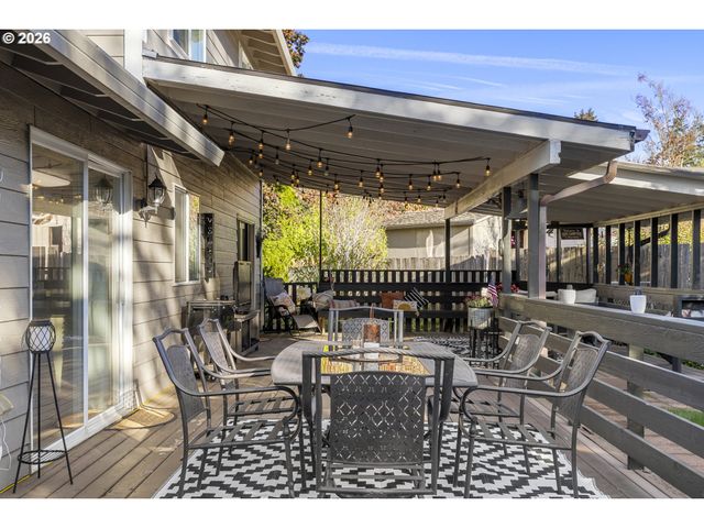 165 Sw 9TH Ave, Canby, OR 97013