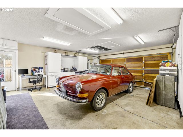 165 Sw 9TH Ave, Canby, OR 97013