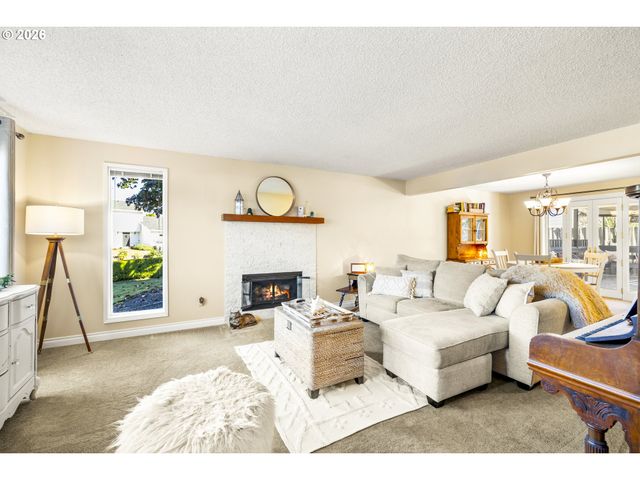 165 Sw 9TH Ave, Canby, OR 97013