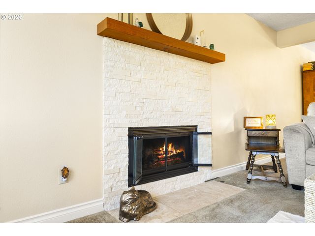 165 Sw 9TH Ave, Canby, OR 97013