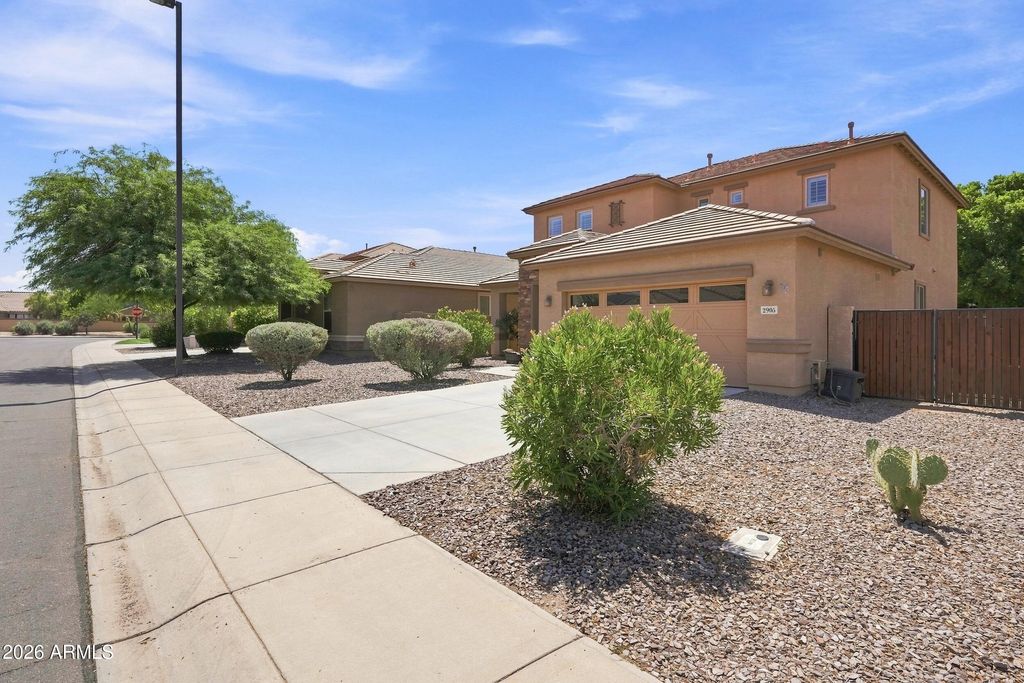 2905 E MEADOWVIEW Drive, Gilbert, AZ 85298 — photo 4