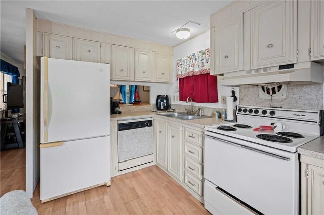 3834 SARAH DRIVE, Wesley Chapel, FL 33543