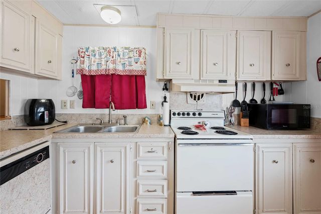 3834 SARAH DRIVE, Wesley Chapel, FL 33543