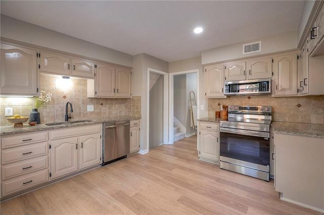 5005 Rosehill Drive, Shawnee, KS 66216