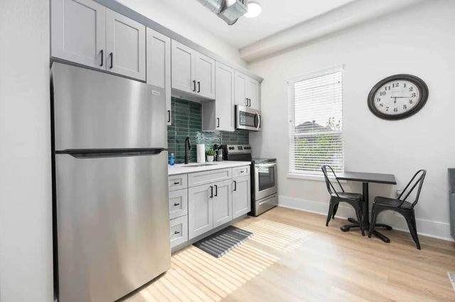 214 Welch Street, Houston, TX 77006