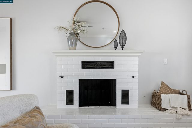 141 Park Ave, Walnut Creek, CA 94595