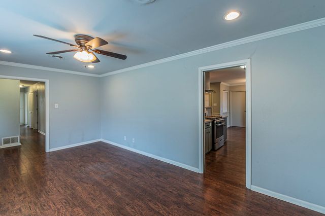 1201 Crestridge Street, Ennis, TX 75119