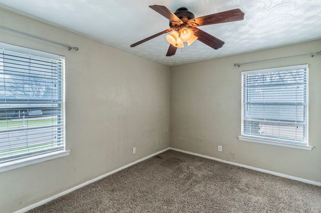 1201 Crestridge Street, Ennis, TX 75119