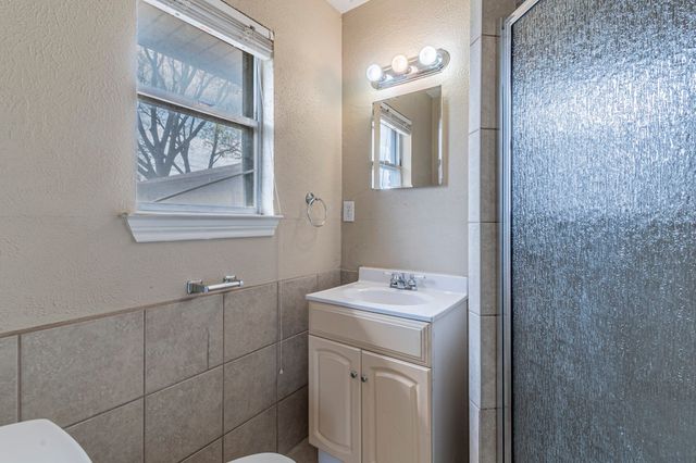 1201 Crestridge Street, Ennis, TX 75119