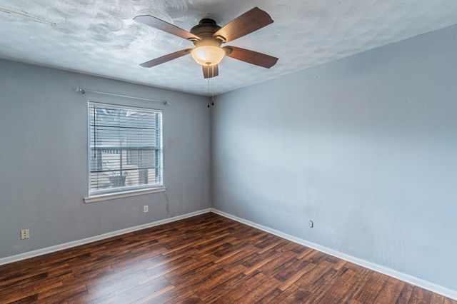 1201 Crestridge Street, Ennis, TX 75119