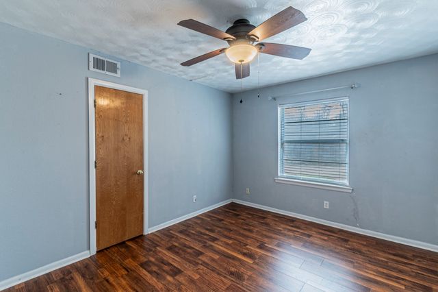 1201 Crestridge Street, Ennis, TX 75119