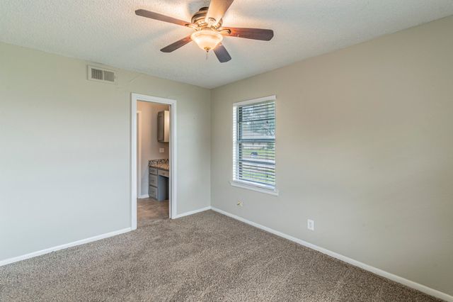 1201 Crestridge Street, Ennis, TX 75119