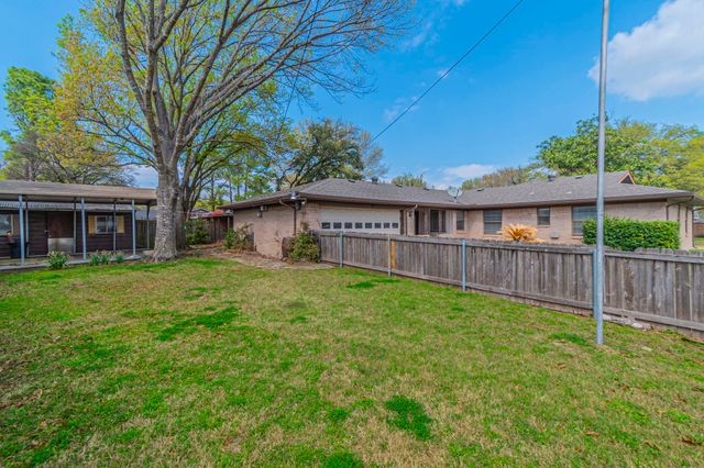 1201 Crestridge Street, Ennis, TX 75119