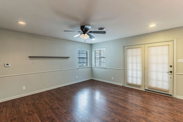 1201 Crestridge Street, Ennis, TX 75119