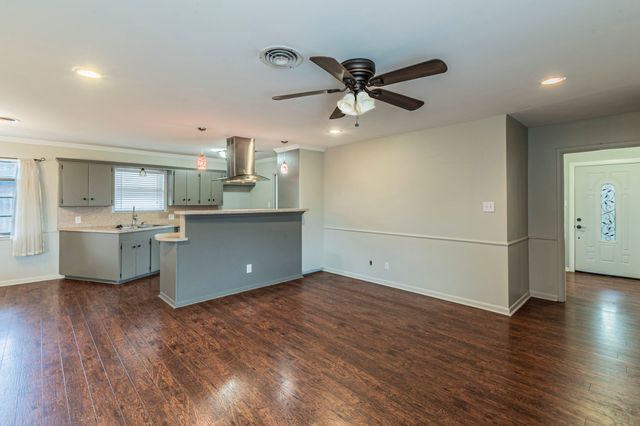 1201 Crestridge Street, Ennis, TX 75119