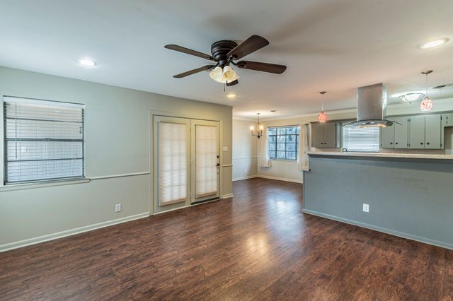 1201 Crestridge Street, Ennis, TX 75119