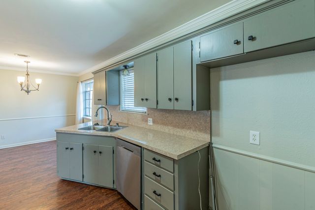 1201 Crestridge Street, Ennis, TX 75119