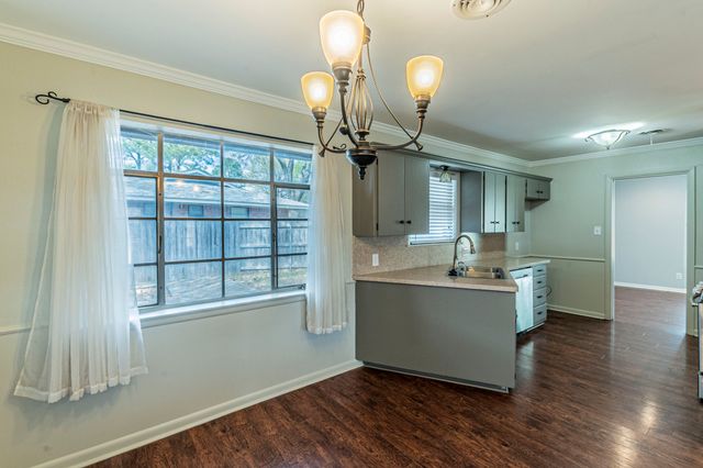 1201 Crestridge Street, Ennis, TX 75119