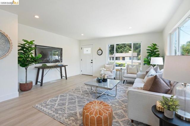 1923 Thompson Ln, El Sobrante, CA 94803