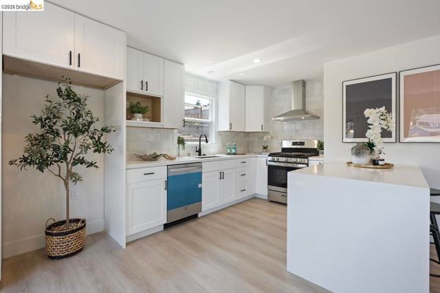 1923 Thompson Ln, El Sobrante, CA 94803