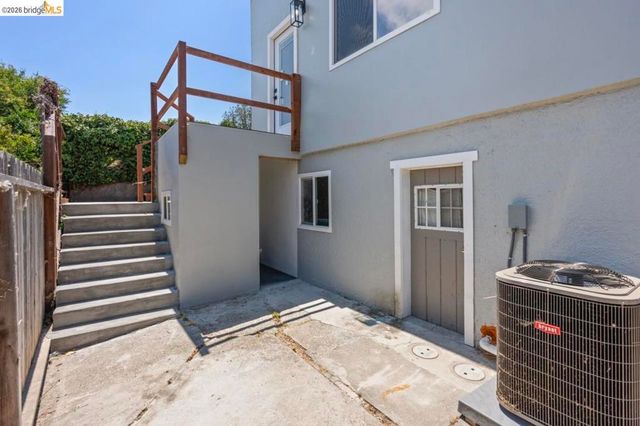 1923 Thompson Ln, El Sobrante, CA 94803