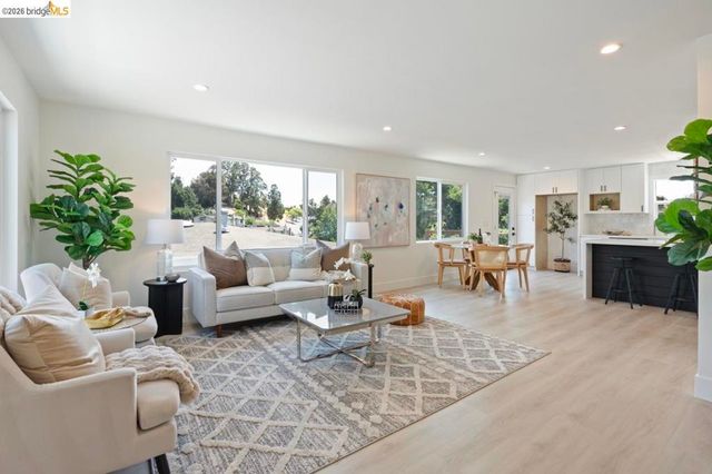 1923 Thompson Ln, El Sobrante, CA 94803