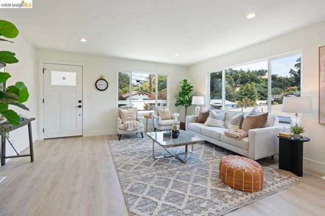 1923 Thompson Ln, El Sobrante, CA 94803