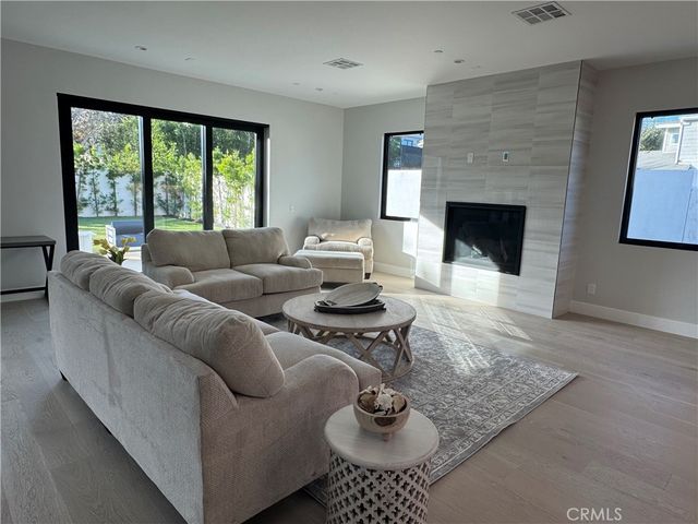 1612 Gates Avenue, Manhattan Beach, CA 90266